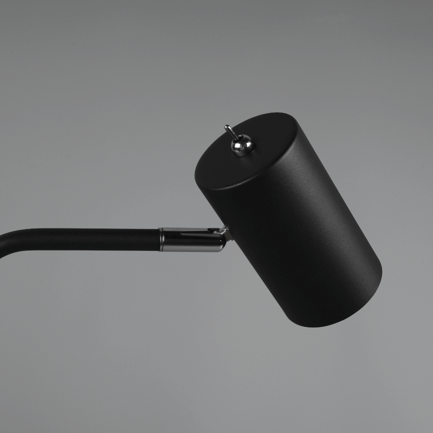svart_bordslampa_marley_fonsterlampa