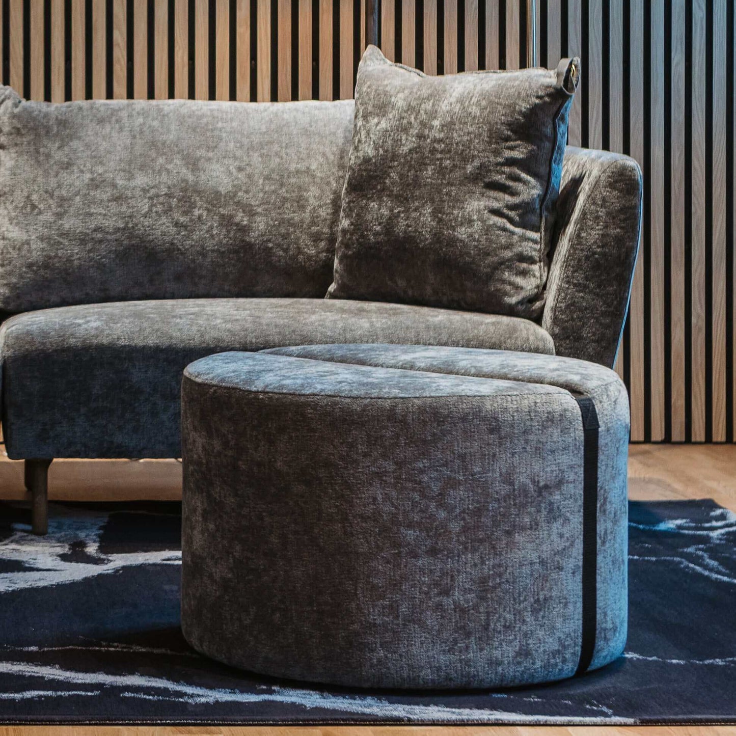Bornholm 3-sits med fotpall (Demoex Malmö)