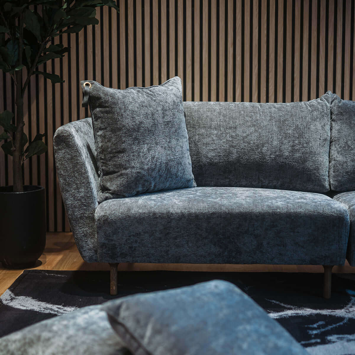 Bornholm 3-sits med fotpall (Demoex Malmö)