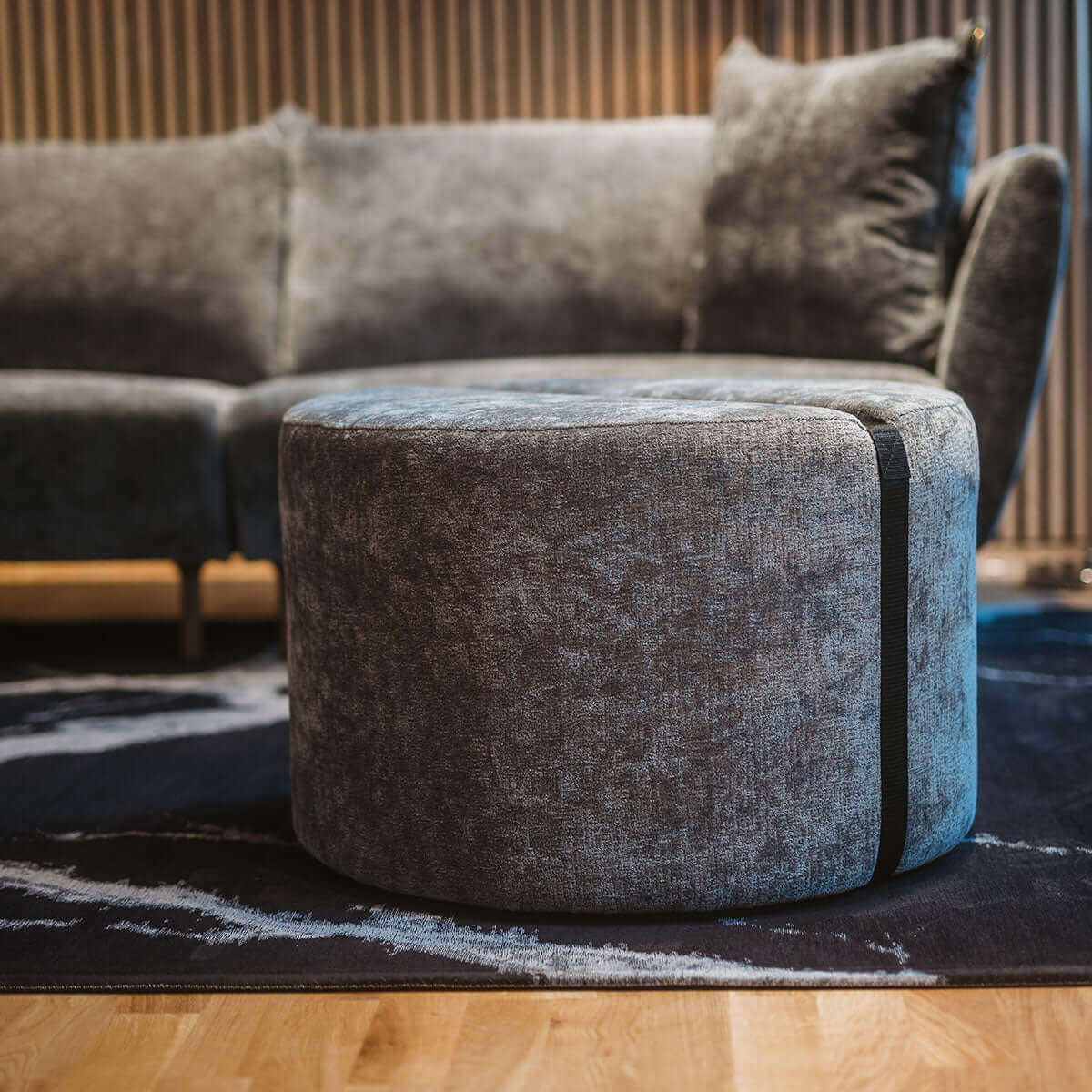 Bornholm 3-sits med fotpall (Demoex Malmö)