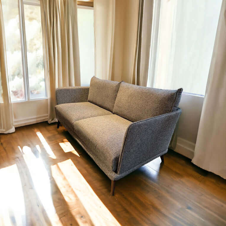 3_sits_soffa_brantevik_vid_fonster_vardagsrum