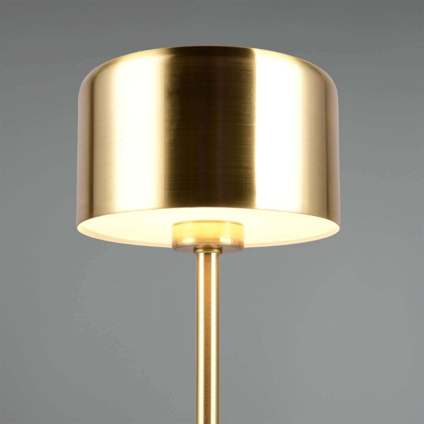 tradlos_bordslampa_jeff_matt_massing_lampa