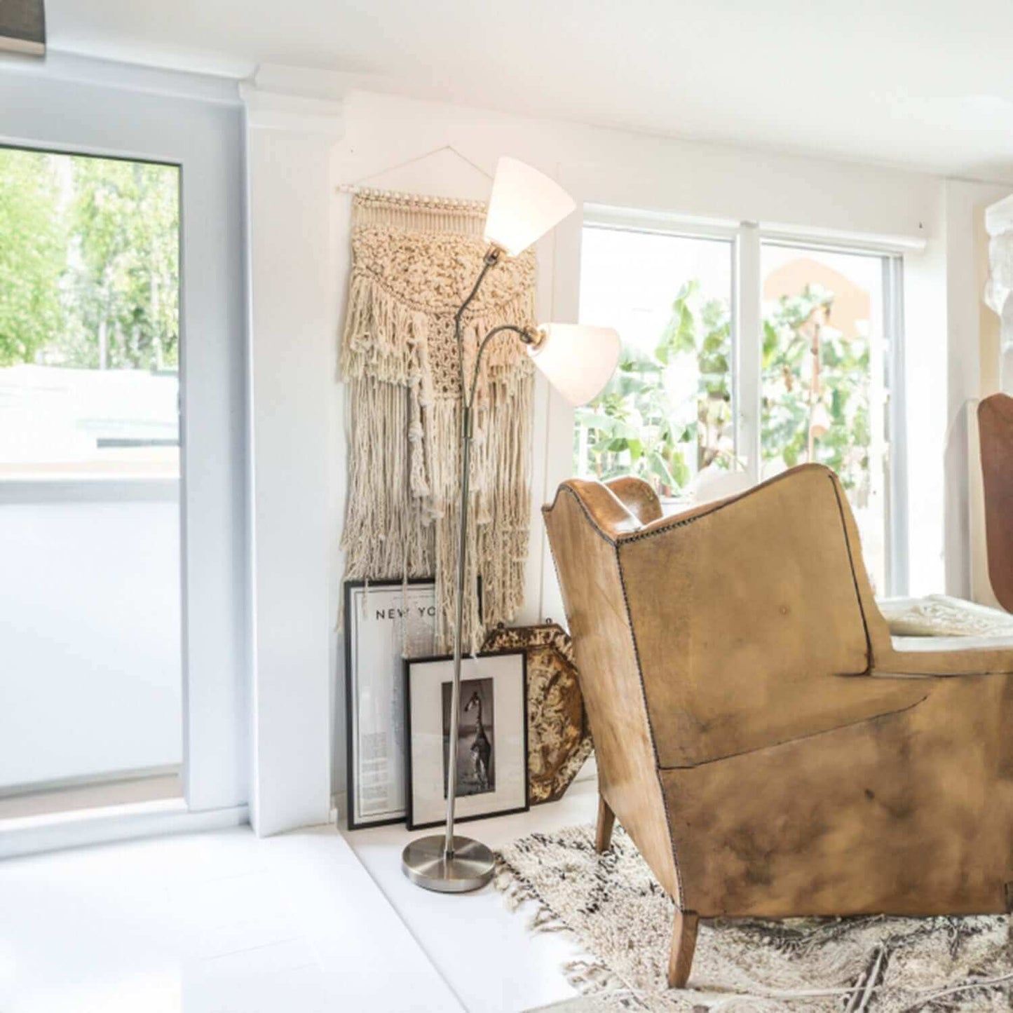 golvlampa_2_arm_silver_vardagsrum_matsal_lounge