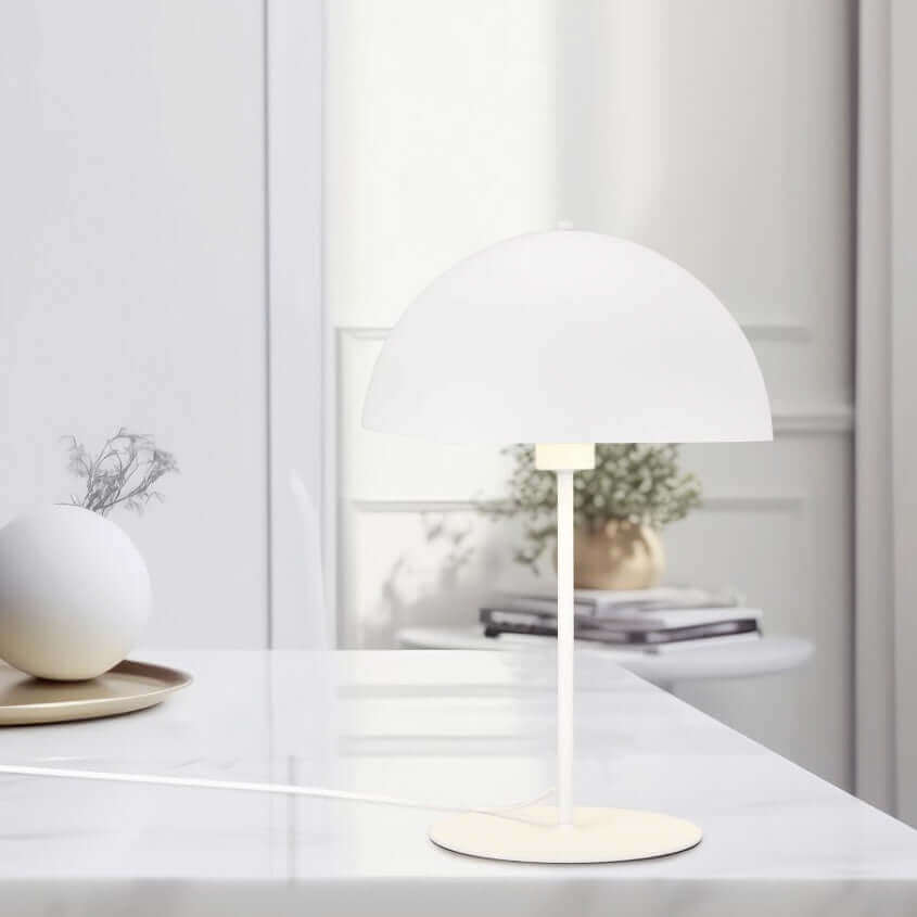 bordslampa_nola_vit_small_star_pa_bord