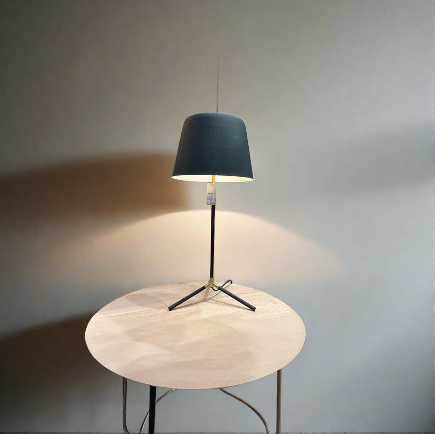 bordslampa_svart_massing_kontor_kok_vardagsrum_sovrum_wikholms