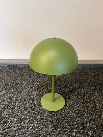 MUNOZ_Bordslampa_Trådlös_Grön_butiksbild
