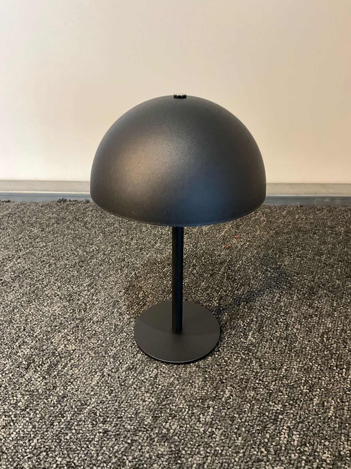 MUNOZ_Bordslampa_Trådlös_Svart_inspiraton